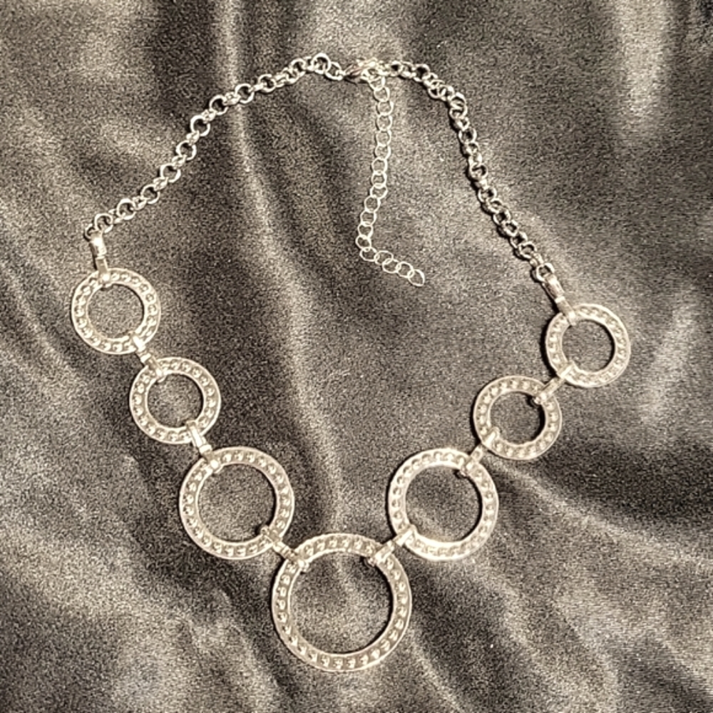 RHINESTONE CIRCLE  LINK NECKLACE